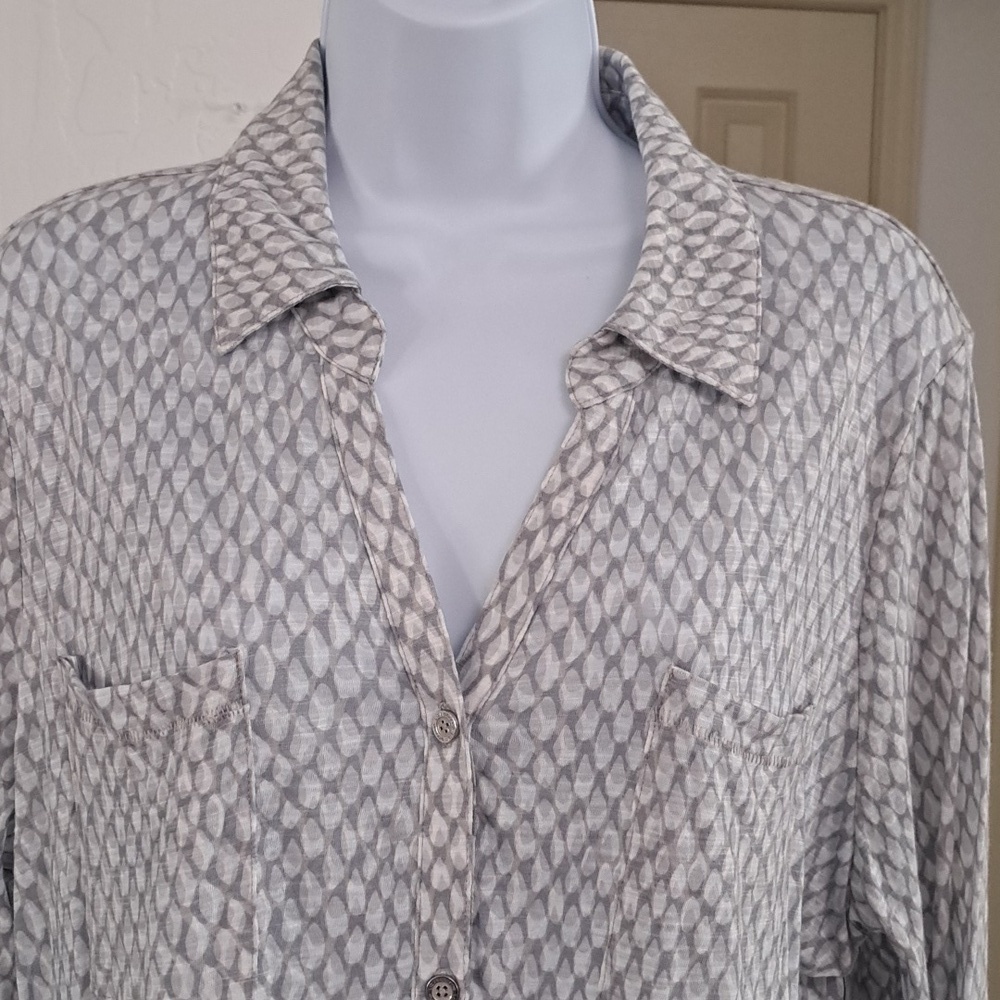 Liz Claiborne Women's Blouse Neutral Print Size XL - Picture 2 of 13